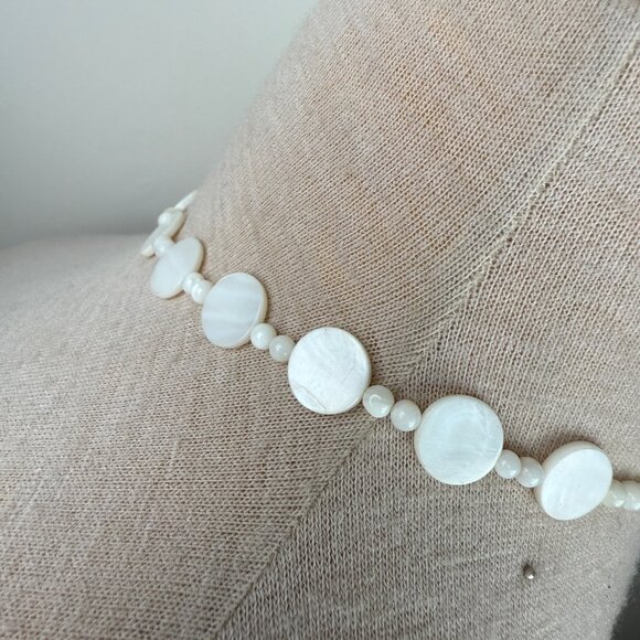 Vintage Circle Mother of Pearl Beaded Necklace Barrel Clasp 17" - Picture 6 of 6
